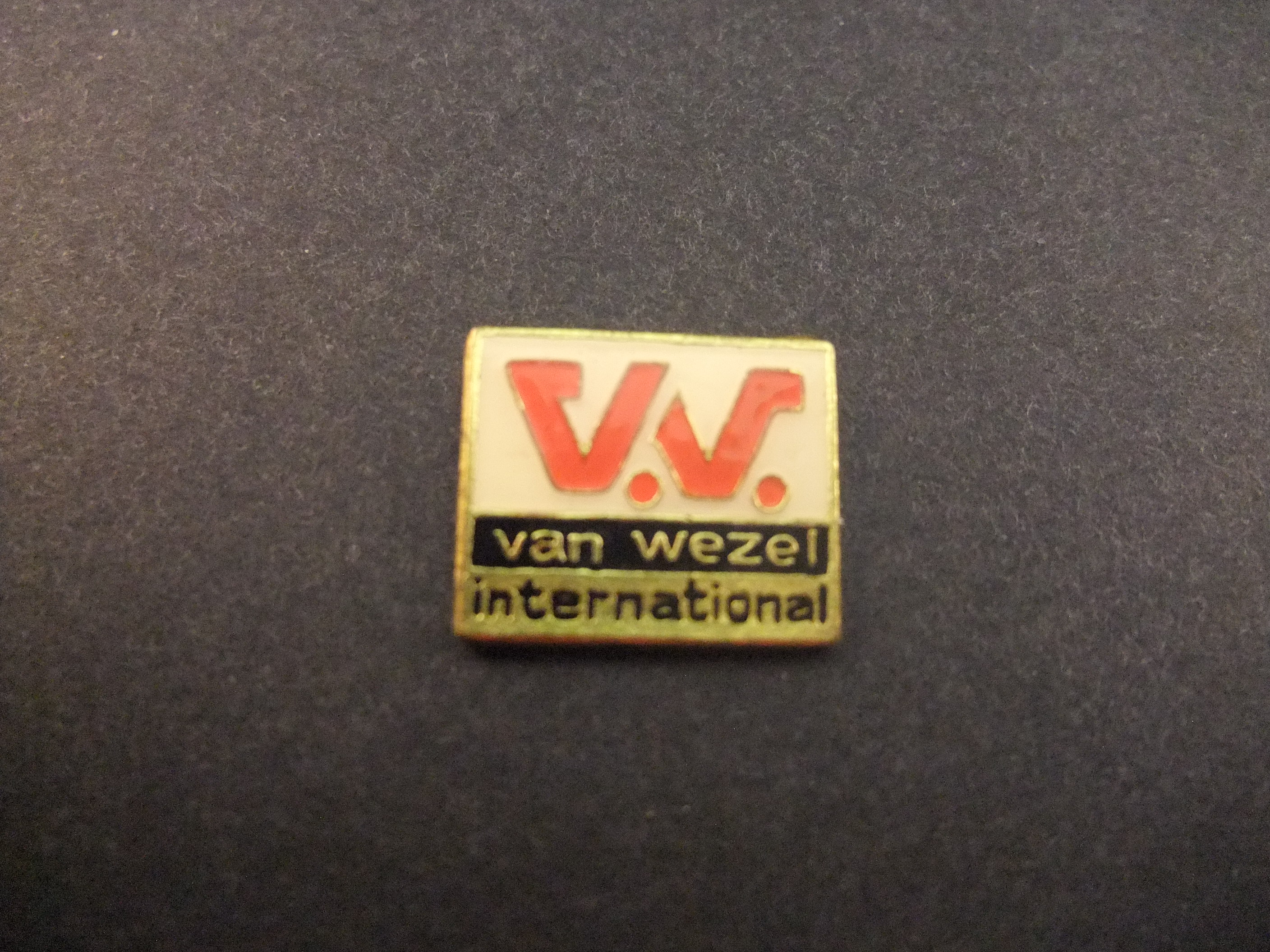 Van Wezel international, productie en distributie van carrosserie- en koelonderdelen voor auto's Belgie